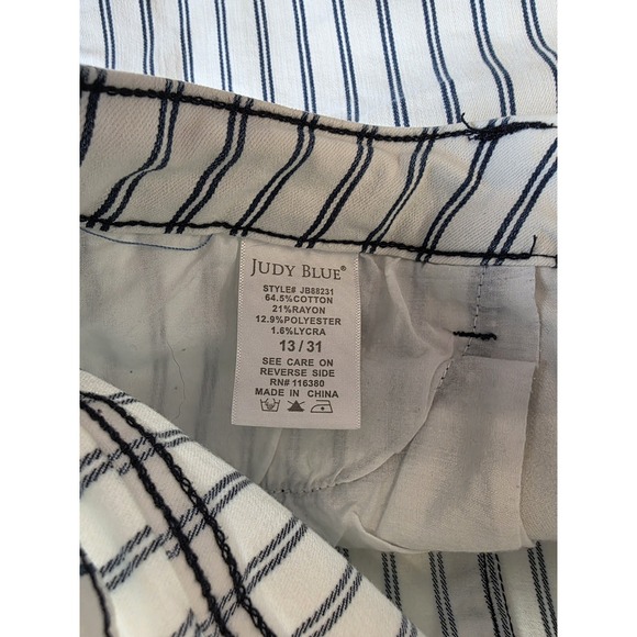 Judy Blue Ultra High Rise Pin Stripe Super Flare Striped Jeans Women 13/31 - Picture 4 of 8